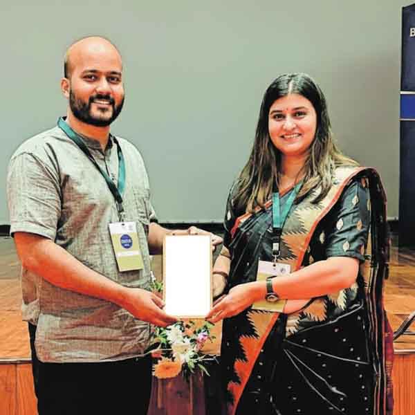 Molecular biologist Chidambarasaran and Dr. Kethaki Mahajan, founders of Kebayo Innovations, holding Kebayo Biopellets